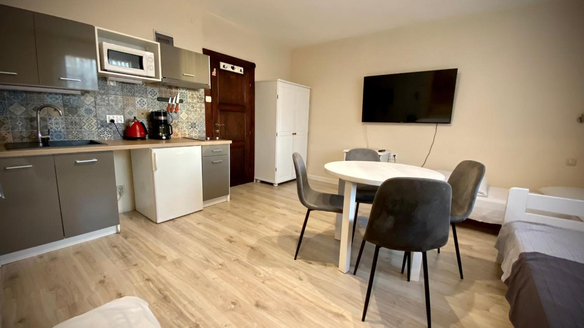 Villa Pod Orzechem W Zaniemyslu Экстерьер фото
